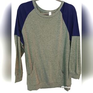 Womens Sweater Shirt Size Medium Kuotai Brand